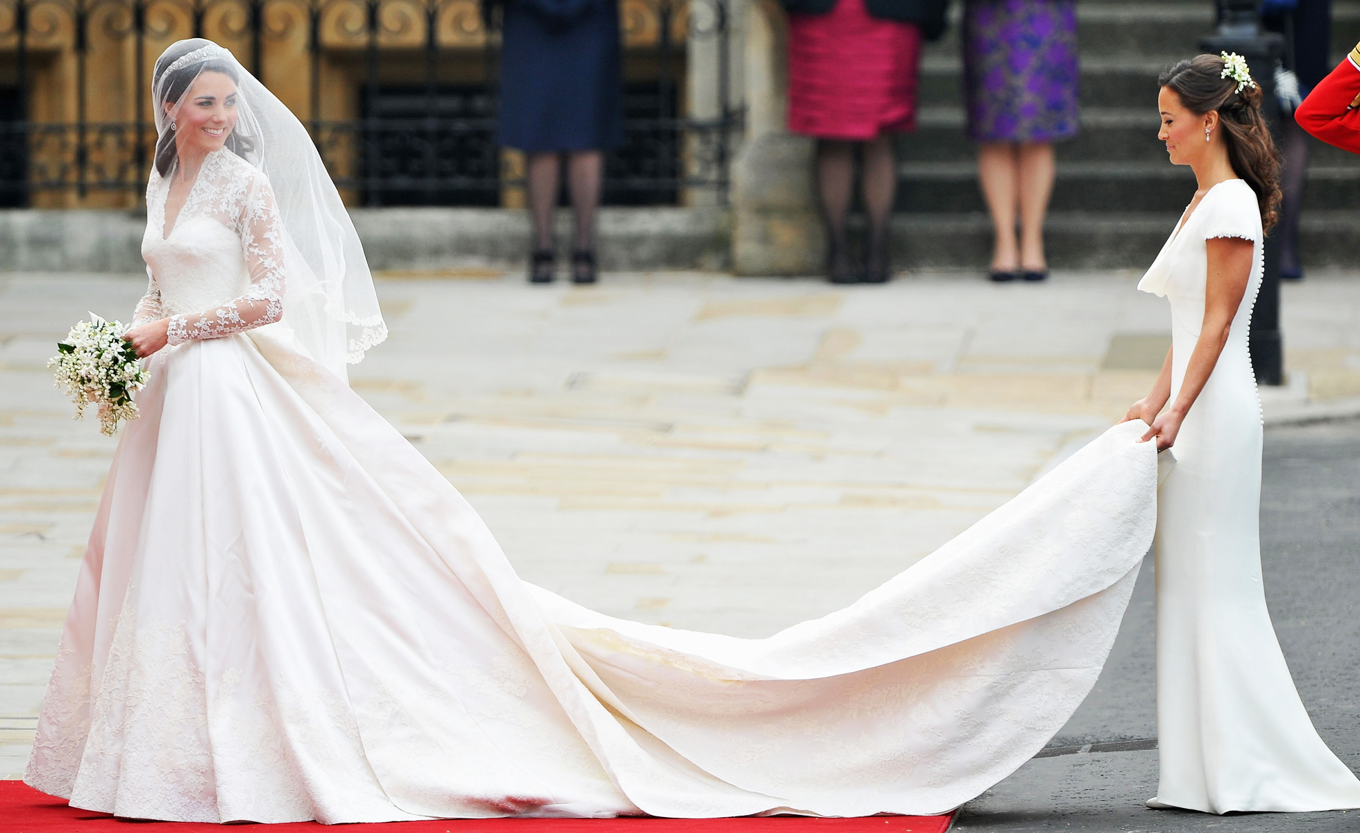 vestido de noiva véu e grinalda